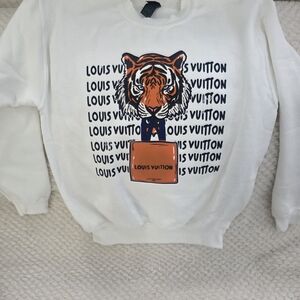 Gildan White Sweatshirt with Tiger Graphic